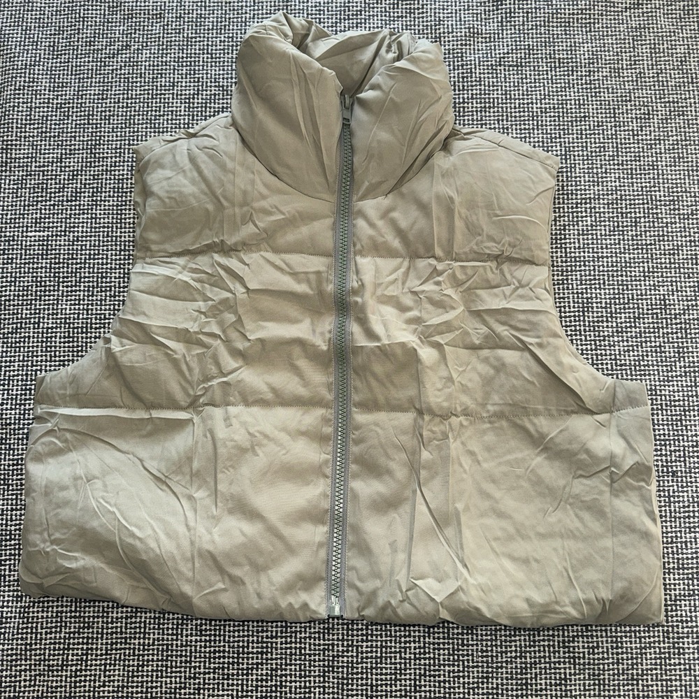 NEW Women's Cropped Puffy Vest - Size XL